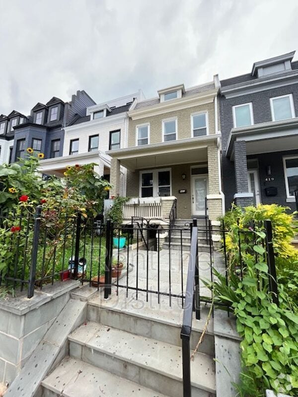 Building Photo - 421 Newton Pl NW Unit 1 Rental