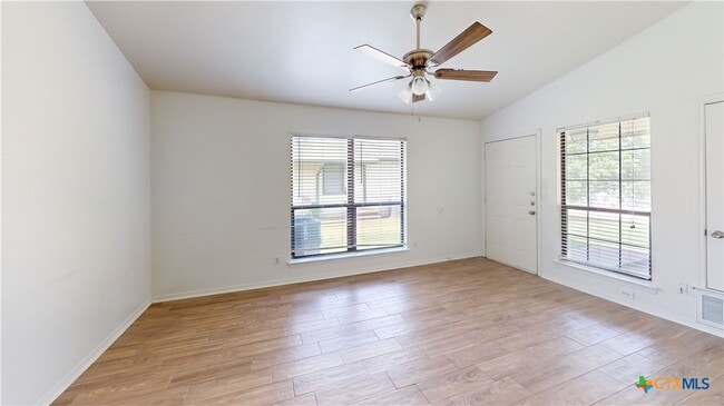 Photo - 802 Hackberry St