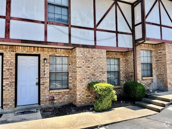 Building Photo - 1247 Dallas Dr Rental