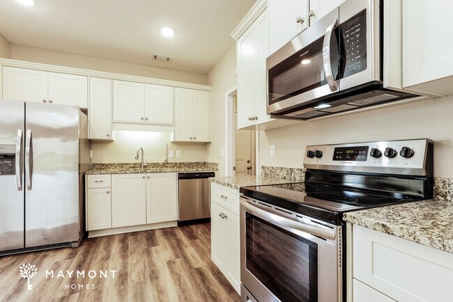 Photo - 1374 Oak Ln