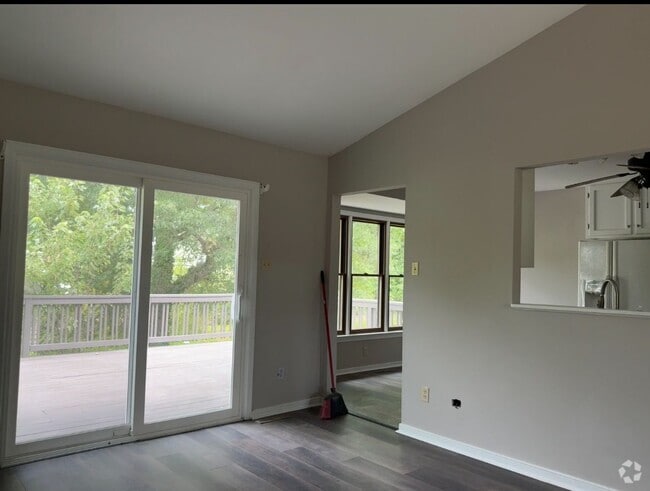Building Photo - Adorable Recently Renovated 3 Bed 1.5 Bath... Rental