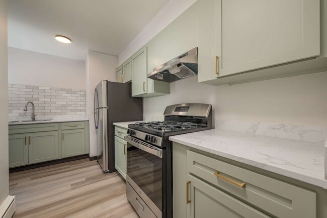 MarqueeVillage_Unit_201_003