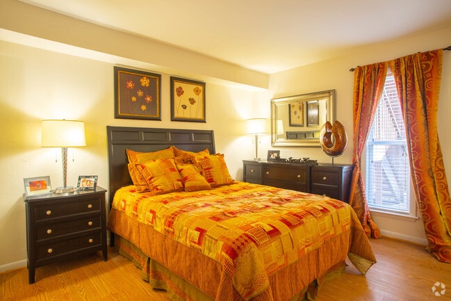 2BR,1BA,945SF Schooner