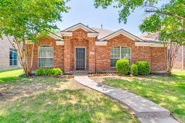 Photo - 1117 Red Hawk Dr House