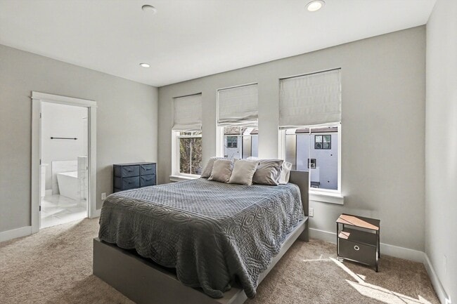 825 Woodcrest Dr