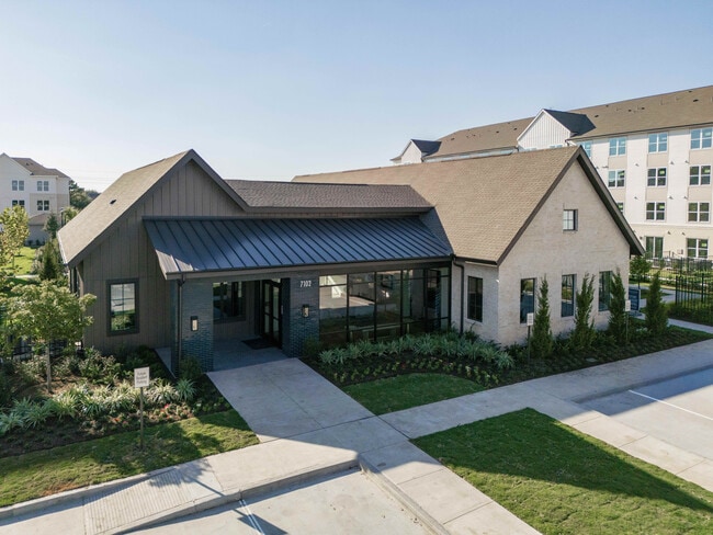 Photo - Hanover Lakemont