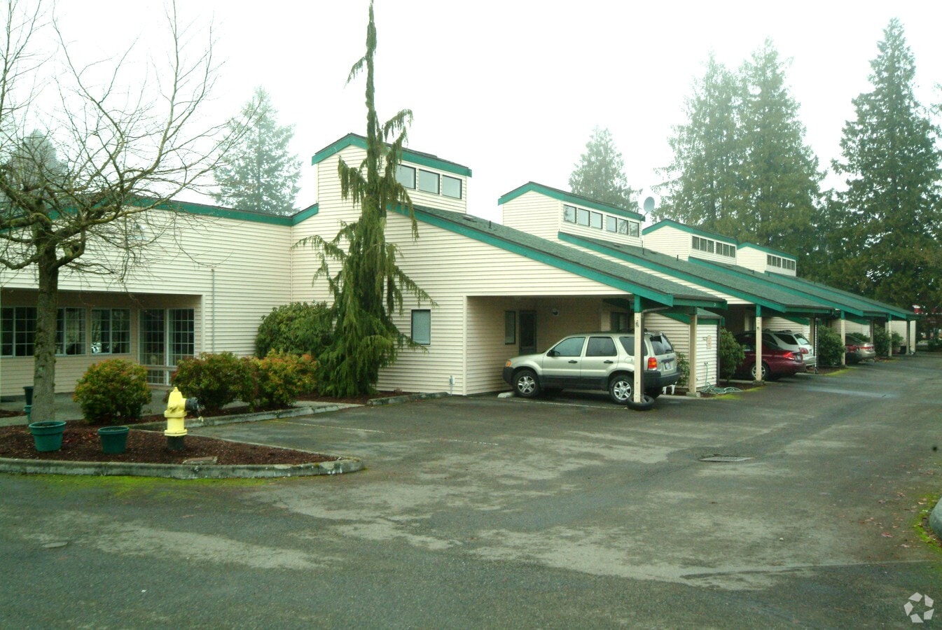 Photo - Emerald Court Apartments
