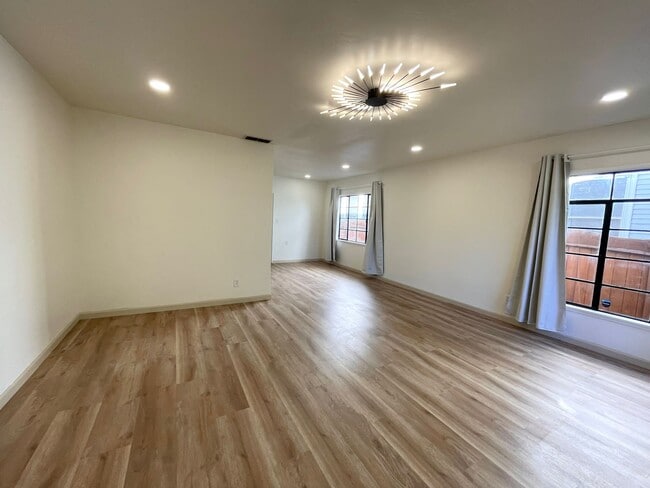 Photo - 2010 24th St