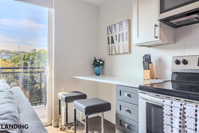 Photo - 210 E Green St Unidad 714