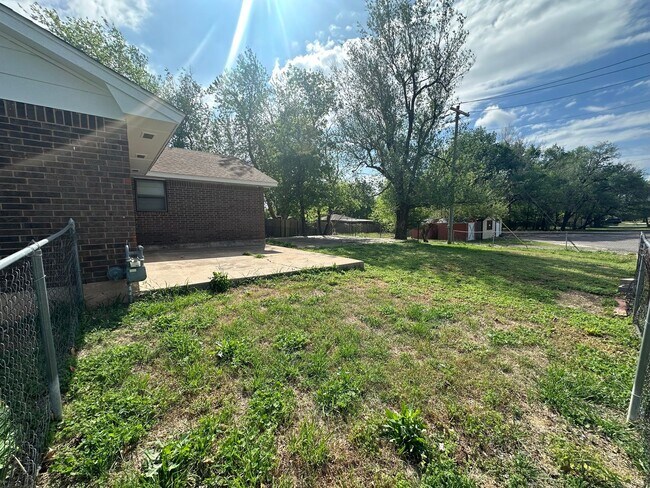 Photo - 3 bed, 1 1/2 bath, 2 car garage