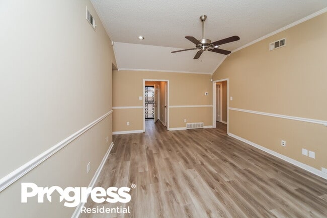 Photo - 5689 Riverhead Ave