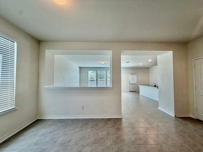 Photo - FOR RENT!
