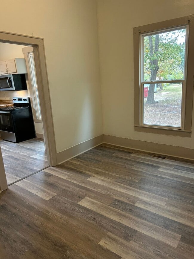 Photo - 113 E Church St