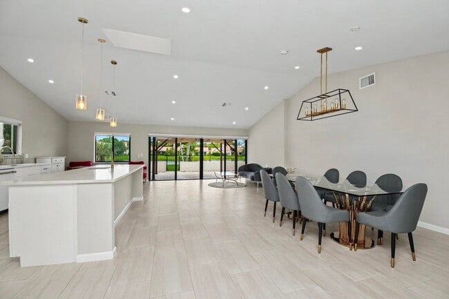 21460 Laguna Dr