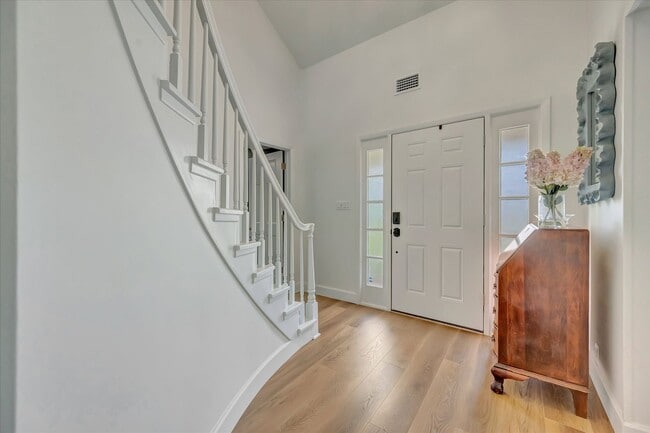 Photo - Luxury 5 Bed/4 Bath Pool Home on a Golf Course in Central Sarasota