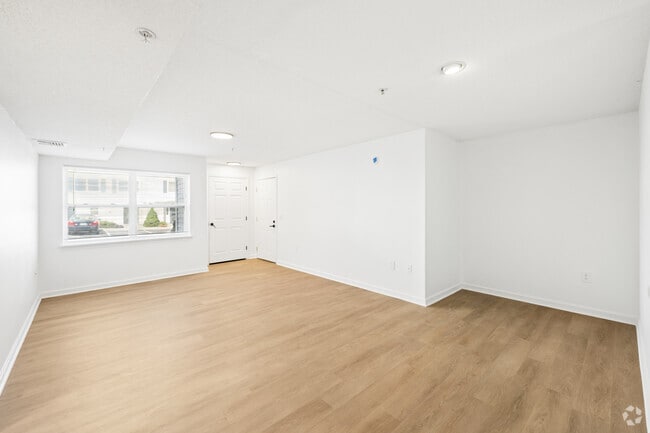 2BR, 2BA - 980SF - Living Room
