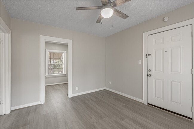Photo - 811 B Sam Houston Ave
