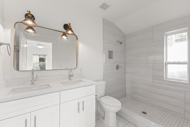 Photo - 211 37th St S