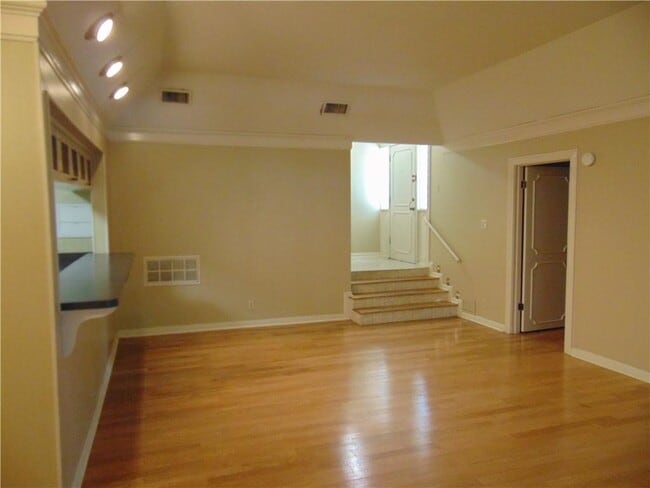 Photo - 2516 Enfield Rd Unit 101