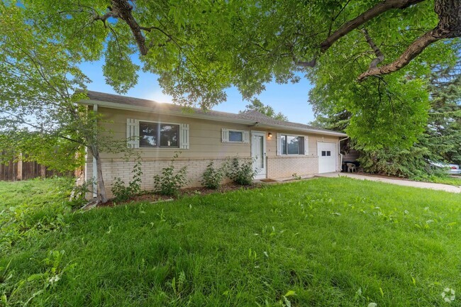 Building Photo - 833 Ponderosa Dr Unit 833 Ponderosa Dr 1/2 Rental