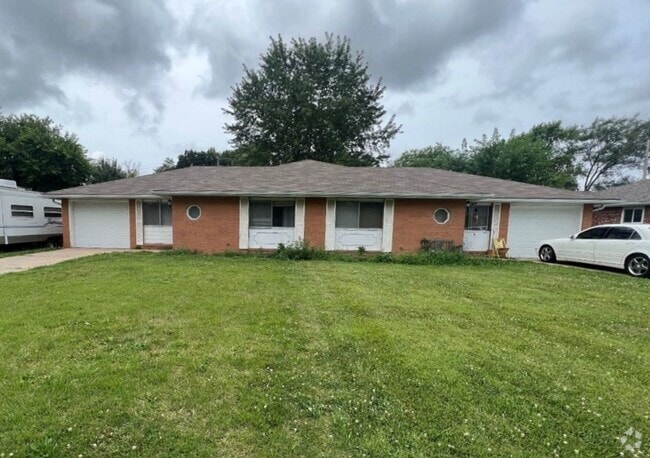 Building Photo - Coming Soon! Charming 2Bed/1Bath Duplex Rental