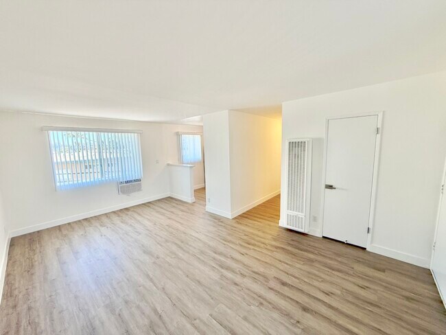 Building Photo - 12745 Venice Blvd Unit 207