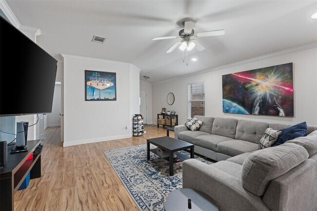 Photo - 208 Banner Ave