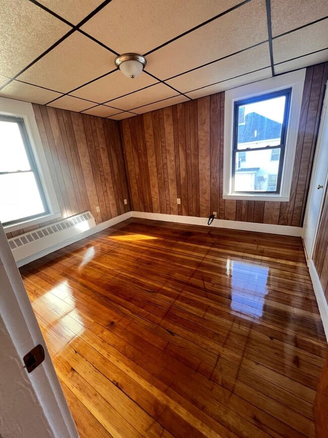 Photo - 72-74 Maple St Unidad 2nd Floor