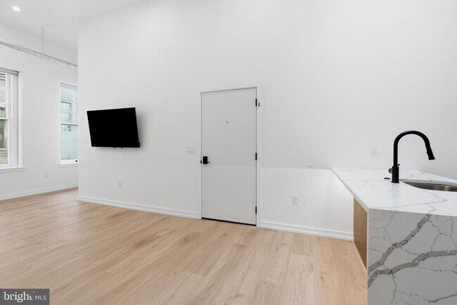 Photo - 1232 Chancellor St Unidad 4C