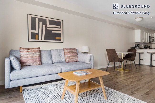 Photo - 526 Yale Ave N Unit FL4-ID928