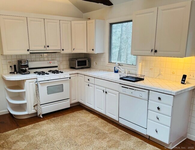 Photo - 231 Romford Rd