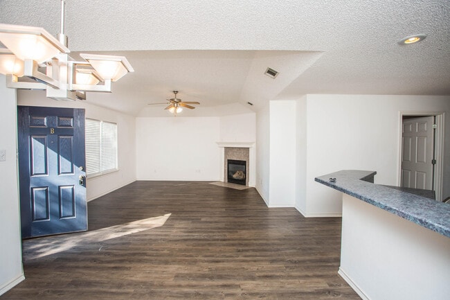 Photo - 3114 111th St