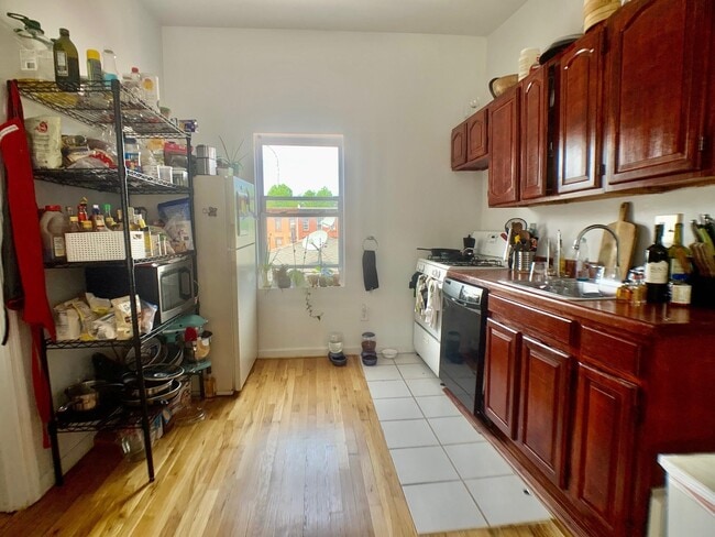Building Photo - 206 4th St Unit 4R Rental