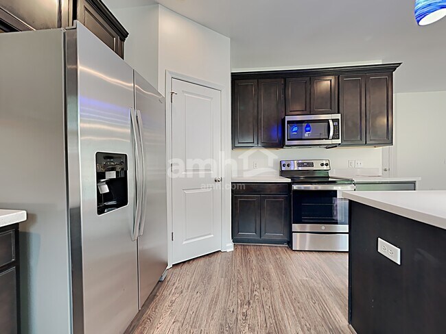 Photo - 106 Vango Dr