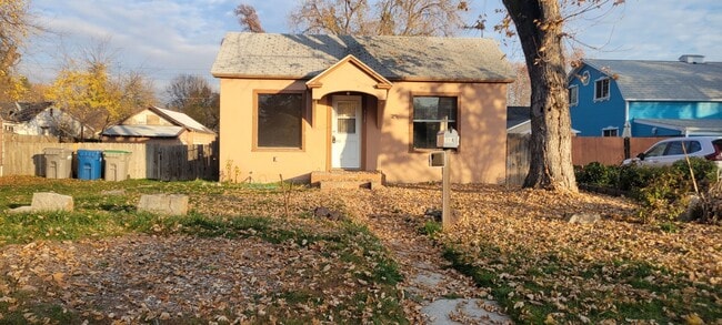 Building Photo - Sweet Cottage