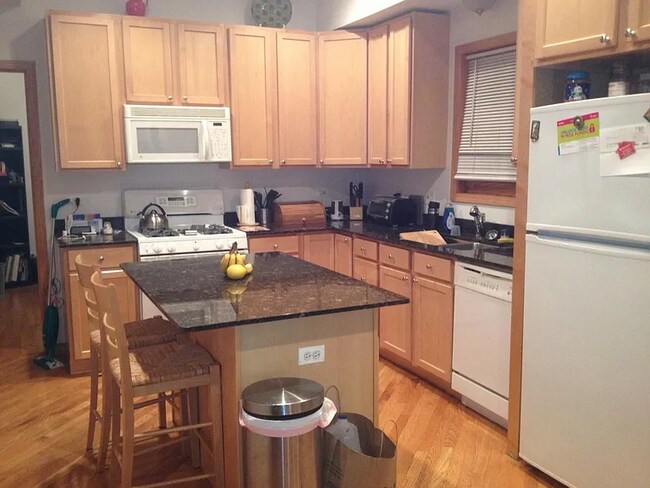 Photo - 1103 W Cornelia Ave Unit 2