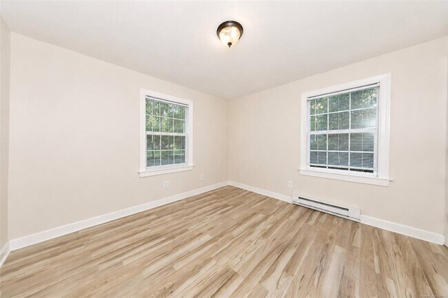 Photo - 104 Schenck Dr