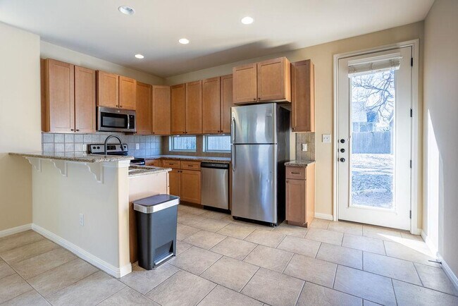 Photo - 1403 W 51st St