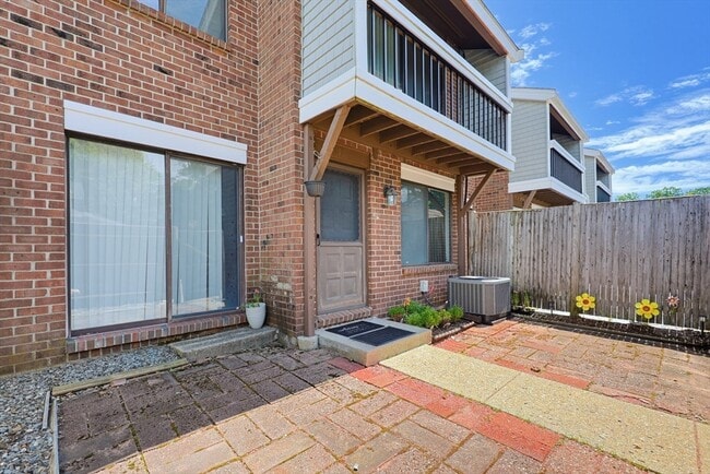 Photo - 167 Greenbrook Dr