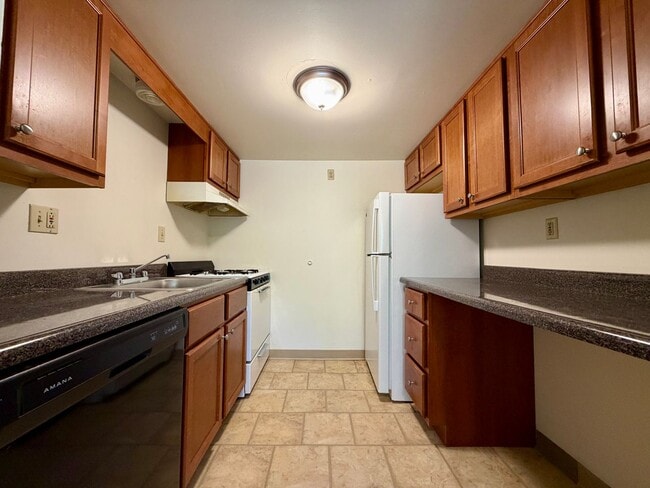 Photo - Four Seasons Apartments
