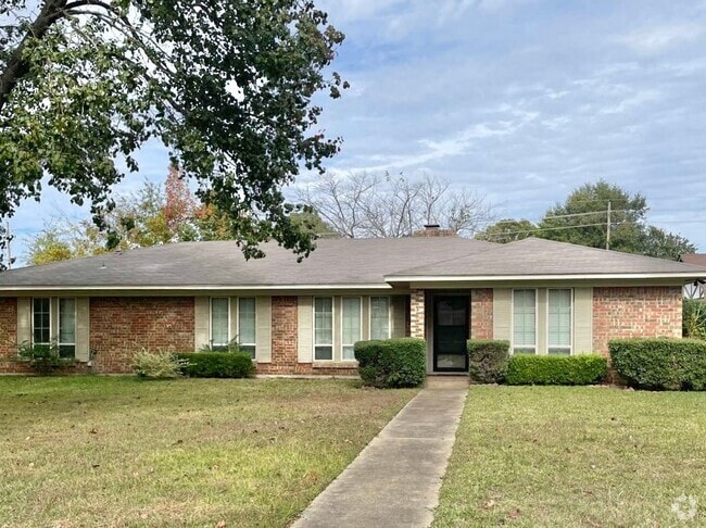 Building Photo - 31 Heatherwood Dr Rental
