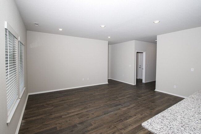 Photo - 606 Comanche Dr