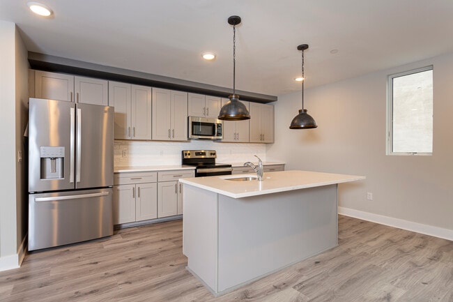 Photo - 200 South St Unidad LARGE 2 BEDROOM W OFFICE