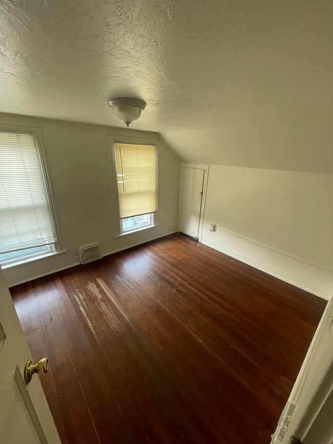 Photo - 627 S Jefferson St Unit Upper