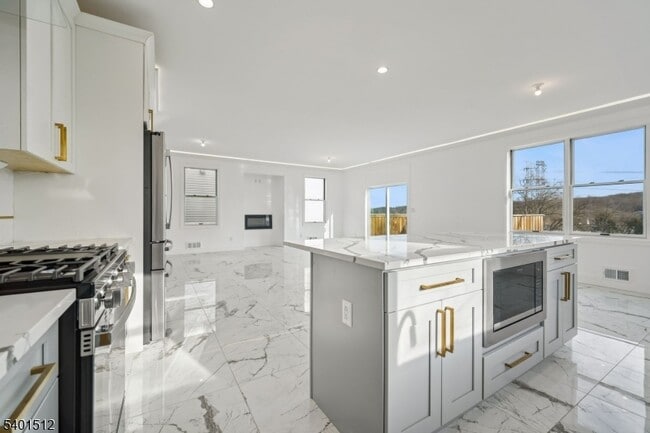 Photo - 19 Mountain Ave