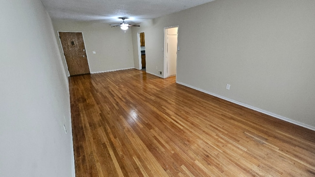 Photo - 8315 Clinton Ave Unidad 5