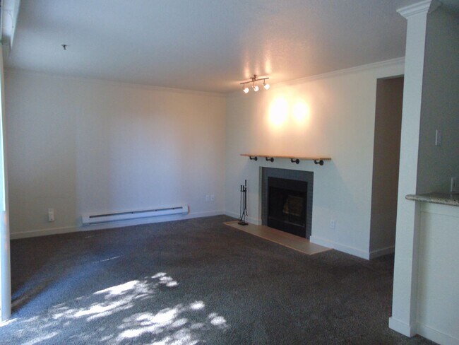 Photo - 2 Bedroom/1 Bath Luxury Beacon Hill Condo,... Unit C304