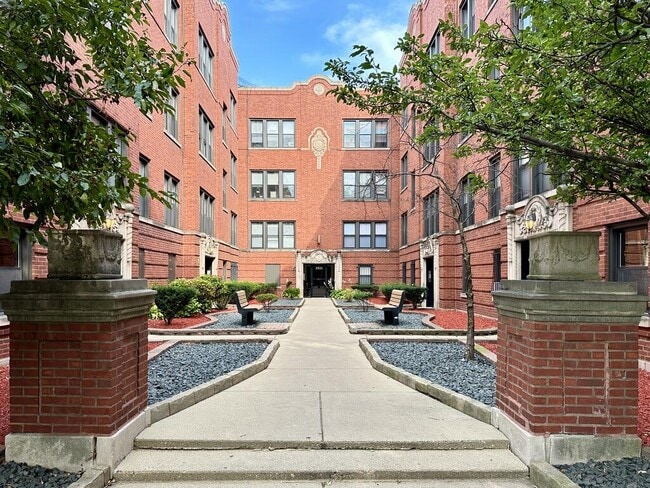 Building Photo - 3517 N Racine Ave Rental