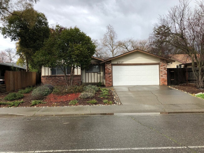 Photo - Lovely 3 bedroom/2 bathroom home in East D...