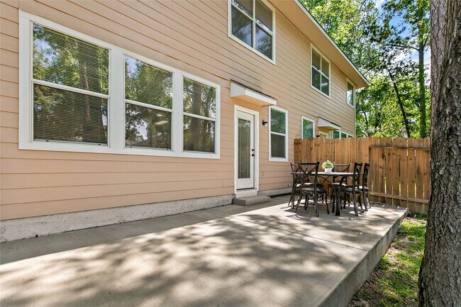 Building Photo - 10 Scenic Brook Ct